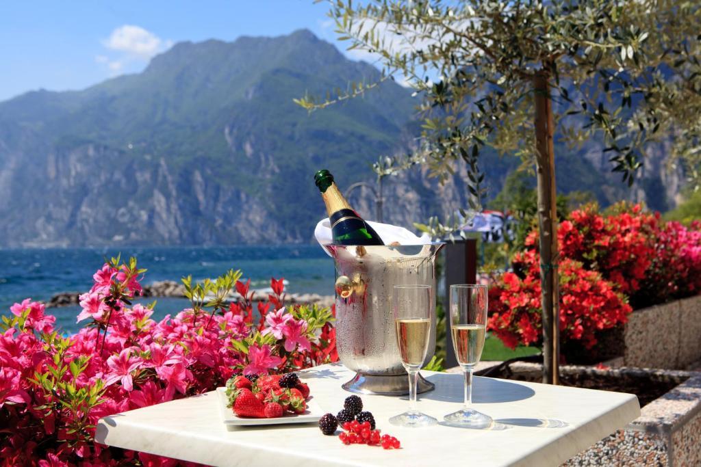 Hotel Lido Blu - Surf & Bike Torbole Sul Garda Buitenkant foto
