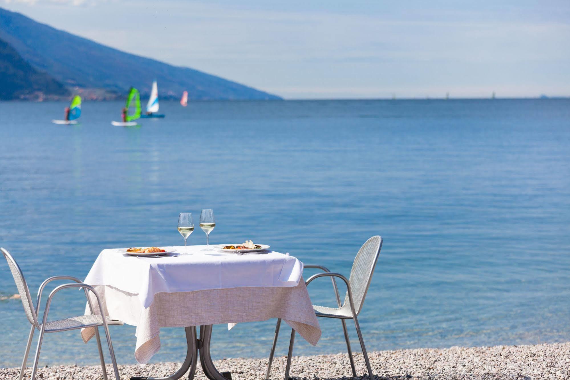Hotel Lido Blu - Surf & Bike Torbole Sul Garda Buitenkant foto