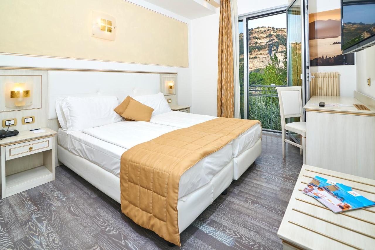 Hotel Lido Blu - Surf & Bike Torbole Sul Garda Buitenkant foto